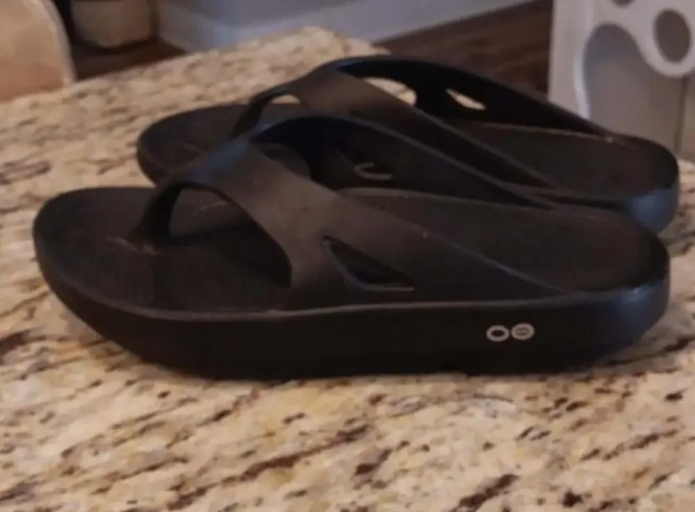 OOFOS OOriginal Thong Sandals - Black (Unisex Men's 7/Women's 9)